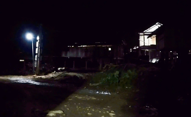 Ánh điện mang đến nhiều hy vọng cho người dân Tu Thôn. Ảnh: ĐVCC