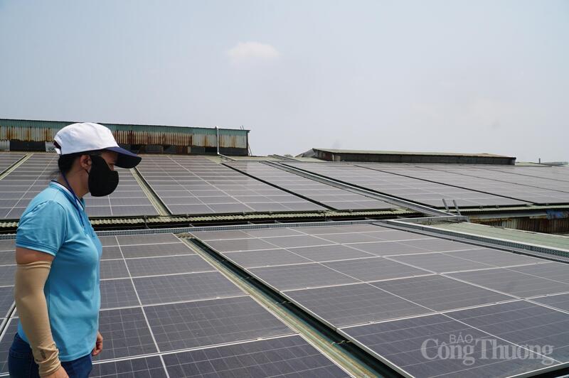 Nhiều doanh nghiệp miền Trung lắp đặt điện mặt trời mái nhà tự sản xuất, tự tiêu thụ, góp phần giảm áp lực cho hệ thống điện quốc gia