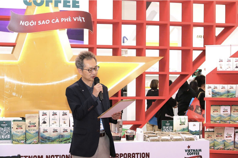 Chủ tịch Liên đoàn Cà phê Hàn Quốc, Jason Lee phát biểu.