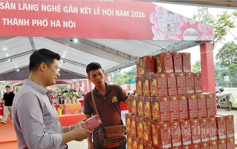 Tham gia sự kiện, doanh nghiệp mong muốn mở rộng thị trường tiêu thụ cho sản phẩm cà phê muối của đơn vị. Ảnh: Nguyễn Hạnh