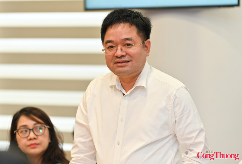 Tổng Biên tập Báo Công Thương Nguyễn Văn Minh phát biểu tại phiên thảo luận trong khuôn khổ Diễn đàn báo chí toàn quốc năm 2026 - Ảnh: Nam Nguyễn