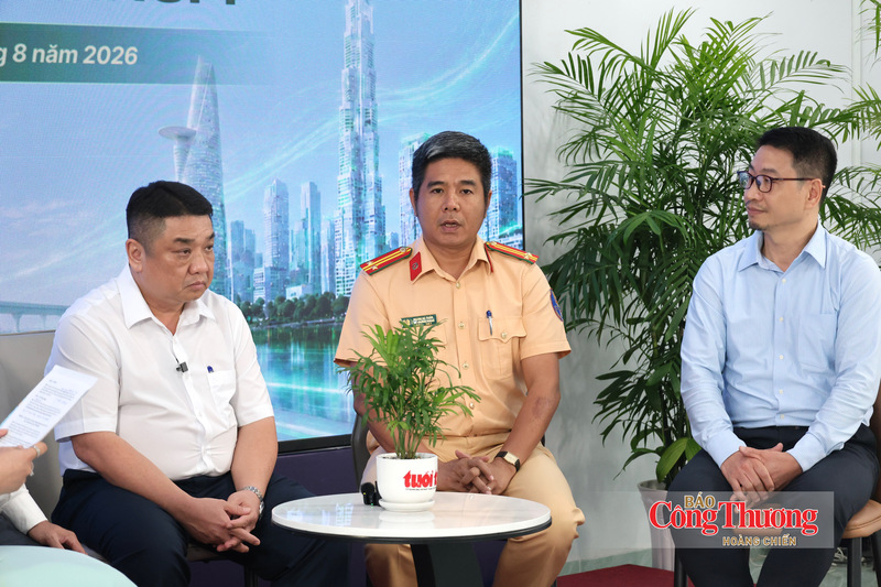 Đại diện các cơ quan quản lý, cơ quan chức năng và chuyên gia trao đổi tại talkshow.