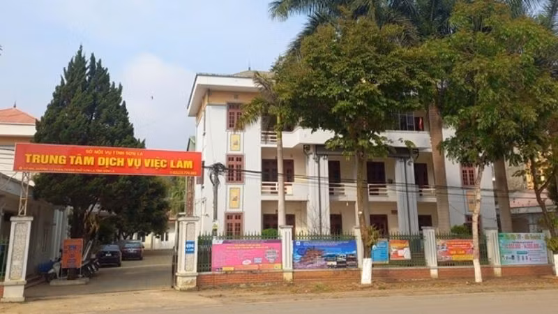 Trụ sở Trung tâm Dịch vụ việc làm tỉnh Sơn La đặt tại số: 696, đường Lê Duẩn, phường Chiềng Sinh.