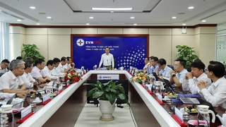 Chủ tịch Hội đồng thành viên EVNCPC làm việc với PC Quảng Ngãi