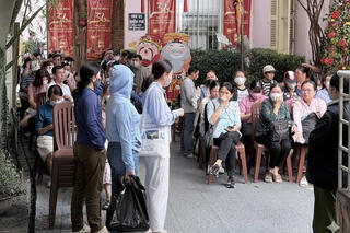 TP. Hồ Chí Minh: Tiệm vàng đông khách từ sớm trước ngày vía Thần Tài