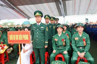 Gần 1.700 tân binh Hà Tĩnh lên đường tòng quân