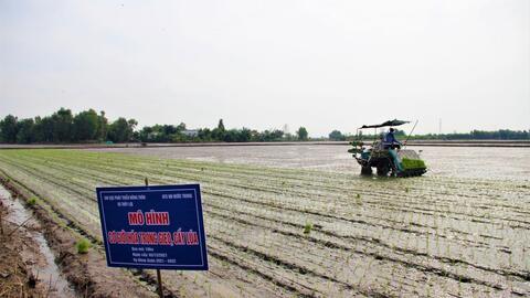 Đẩy mạnh cơ giới hóa trong sản xuất