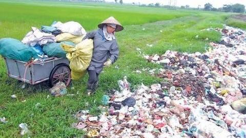 Gần một nửa số thôn, xã không tổ chức thu gom rác thải sinh hoạt