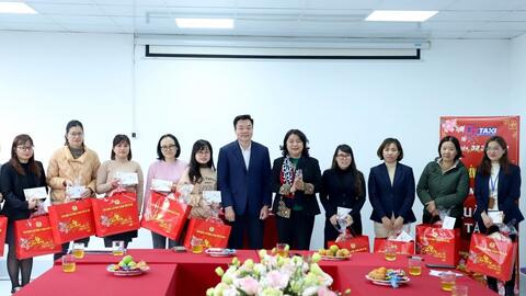 Ấm lòng người lao động đón Tết