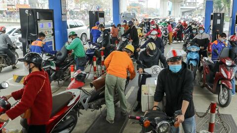 Giá xăng RON95-III tăng sát mốc 24.000 đồng