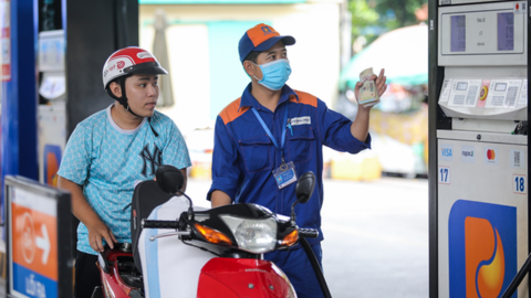 Giá xăng dầu giảm mạnh, có loại giảm hơn 1.200 đồng/lít
