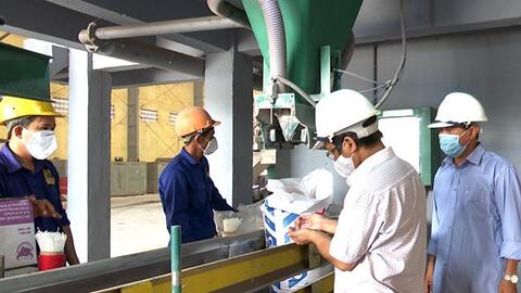 Nguồn cung không thiếu, giá phân bón vẫn tăng