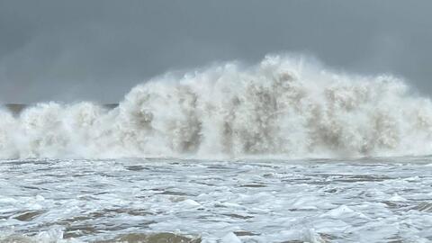 Bão số 8 cách Hà Tĩnh 200km; cảnh báo mưa lớn, lũ quét, sạt lở đất