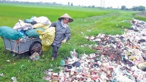 Gần một nửa số thôn, xã không tổ chức thu gom rác thải sinh hoạt