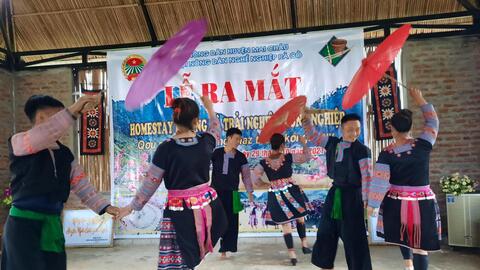 Nông dân Mai Châu làm homestay thu hút du lịch