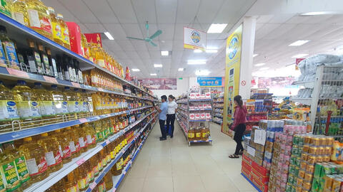 Đa dạng hàng hóa phục vụ người dân Hòa Bình dịp Tết Nguyên đán