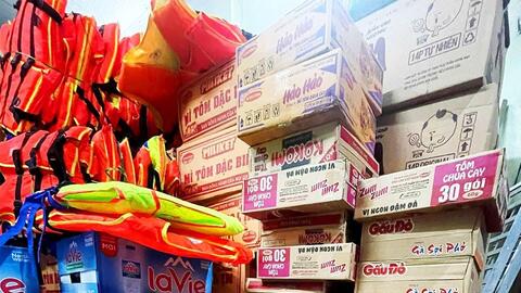 Kiểm soát an toàn vệ sinh thực phẩm hàng cứu trợ vùng bão lũ