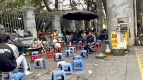 Nóng tình trạng lấn chiếm vỉa hè, lề đường tại các ga tàu điện