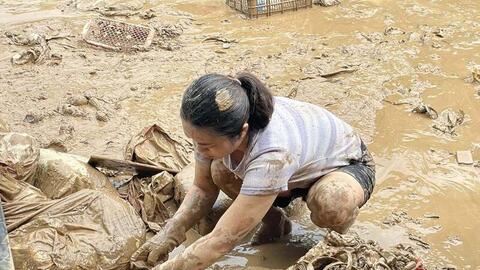 Nghệ An: Tạm dừng một điểm tiếp nhận cứu trợ tâm lũ Nhôn Mai vì sạt lở đất