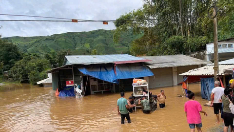 Sơn La: Nhiều bản ngập sâu do lũ quét, hàng trăm hộ dân phải di dời khẩn cấp