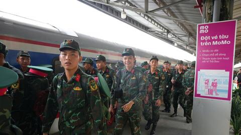 Hân hoan chào đón đoàn chiến sĩ hoàn thành nhiệm vụ A80