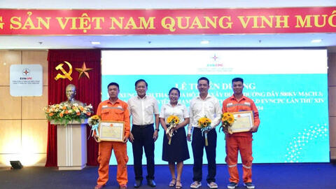 Người thợ điện tận tâm, xung kích trên mọi mặt trận