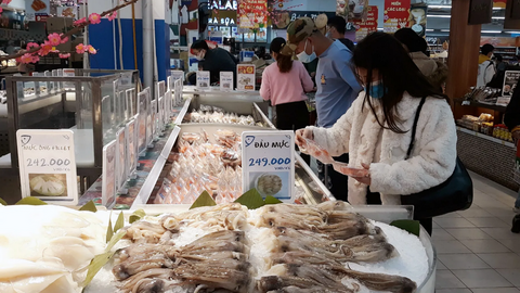 Thủy sản Việt vươn ra thế giới, chật vật trên sân nhà