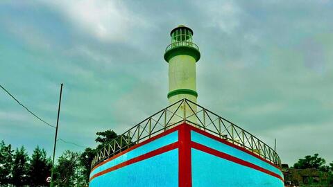 Quảng Ngãi: Độc đáo ngôi miếu hình con tàu hướng ra biển mang khát vọng bình an