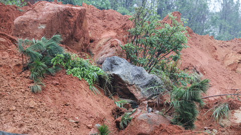 Hà Tĩnh: Khó khăn trong công tác xử lý sạt lở đất