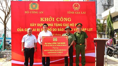 Bộ Công an xây nhà, hỗ trợ 50 tấn hàng cho dân vùng bão lũ Gia Lai