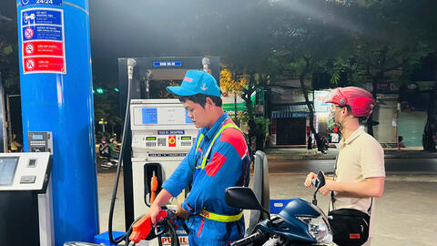 Giá xăng dầu hôm nay 17/12/2025: Rơi xuống mức thấp nhất kể từ tháng 5