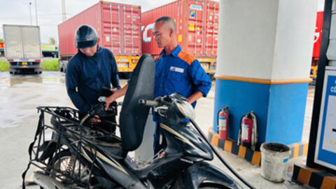 Giá xăng dầu hôm nay 30/12/2025: Bật tăng mạnh hơn 2%