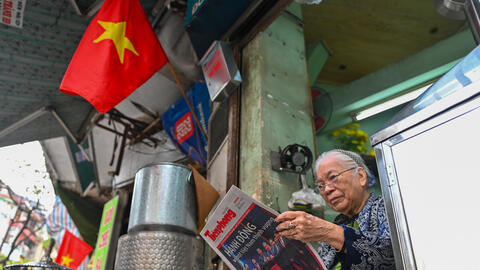 Người dân thủ đô háo hức theo dõi khai mạc Đại hội XIV của Đảng