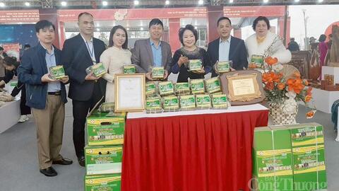 Kết nối tiêu dùng tại Không gian trưng bày 'Xuân Đoàn Viên' tại Nội Bài