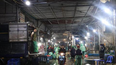 Chợ cá lớn nhất miền Bắc nhộn nhịp trong ngày tiễn ông Công ông Táo