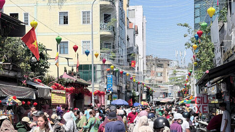 TP. Hồ Chí Minh: Tấp nập người dân đến dâng lễ ngày vía Ngọc Hoàng