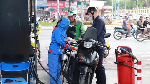 Giá xăng dầu hôm nay 12/3/2026:  Trong nước giảm gần 4.000 đồng/lít