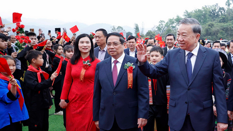 Đưa Trường Phổ thông nội trú thành ‘cột mốc mềm’ về giáo dục vùng biên