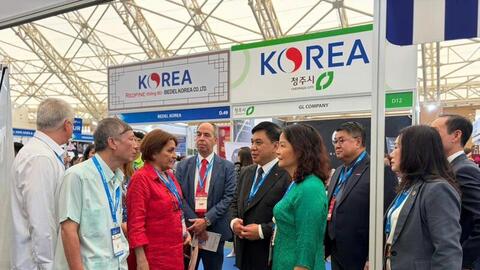 Chùm ảnh: Nhộn nhịp không khí kết nối B2B tại Vietnam Expo 2026