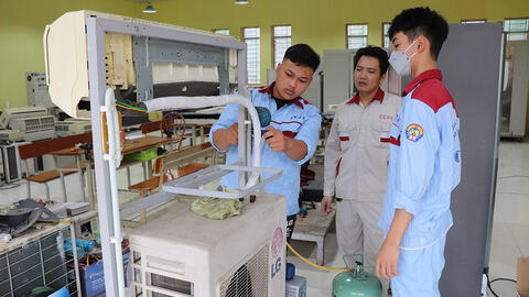 ‘Cởi trói’ tiêu chuẩn người dạy nghề