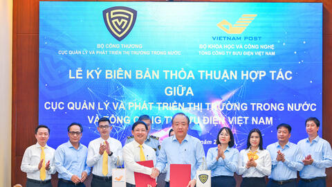 Cục Quản lý và Phát triển thị trường trong nước và Tổng công ty Bưu điện Việt Nam ký kết hợp tác