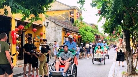 15,9 triệu khách quốc tế đến Việt Nam sau 8 tháng