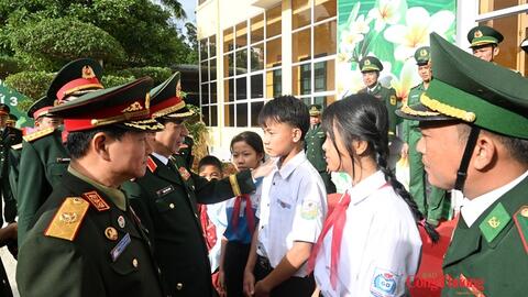 Thắp sáng 'thế trận lòng dân' từ những người con nuôi đồn Biên phòng