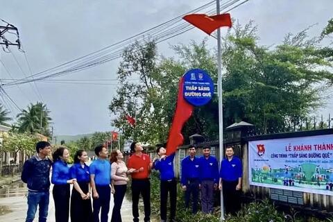Ánh sáng từ phong trào 'Thắp sáng đường quê' nông thôn mới
