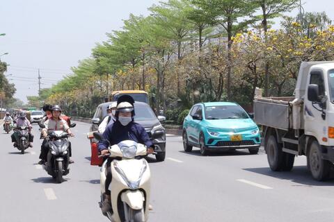 Nắng nóng duy trì ở Bắc Bộ, Nam Bộ có mưa rào