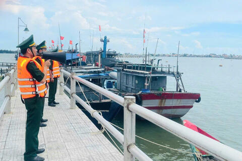 Thành phố Huế ban hành Công điện khẩn ứng phó với bão số 12