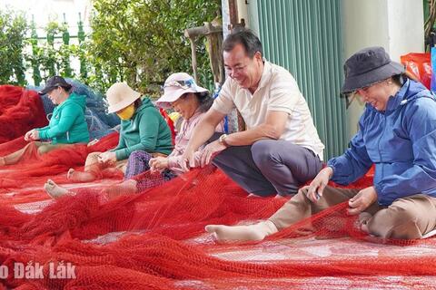 Người yêu biển lớn dần theo từng nhịp sóng