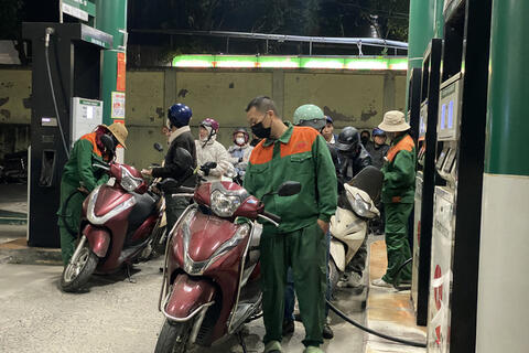 Giá xăng dầu hôm nay 8/1/2026: Tiếp tục giảm sâu