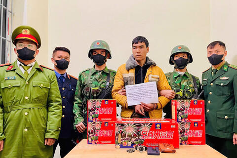 Lai Châu: Bắt giữ đối tượng vận chuyển 15,5kg pháo lậu qua biên giới