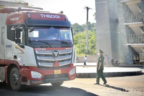 Siết chặt kiểm soát, ngăn buôn lậu tại Cửa khẩu quốc tế Lệ Thanh